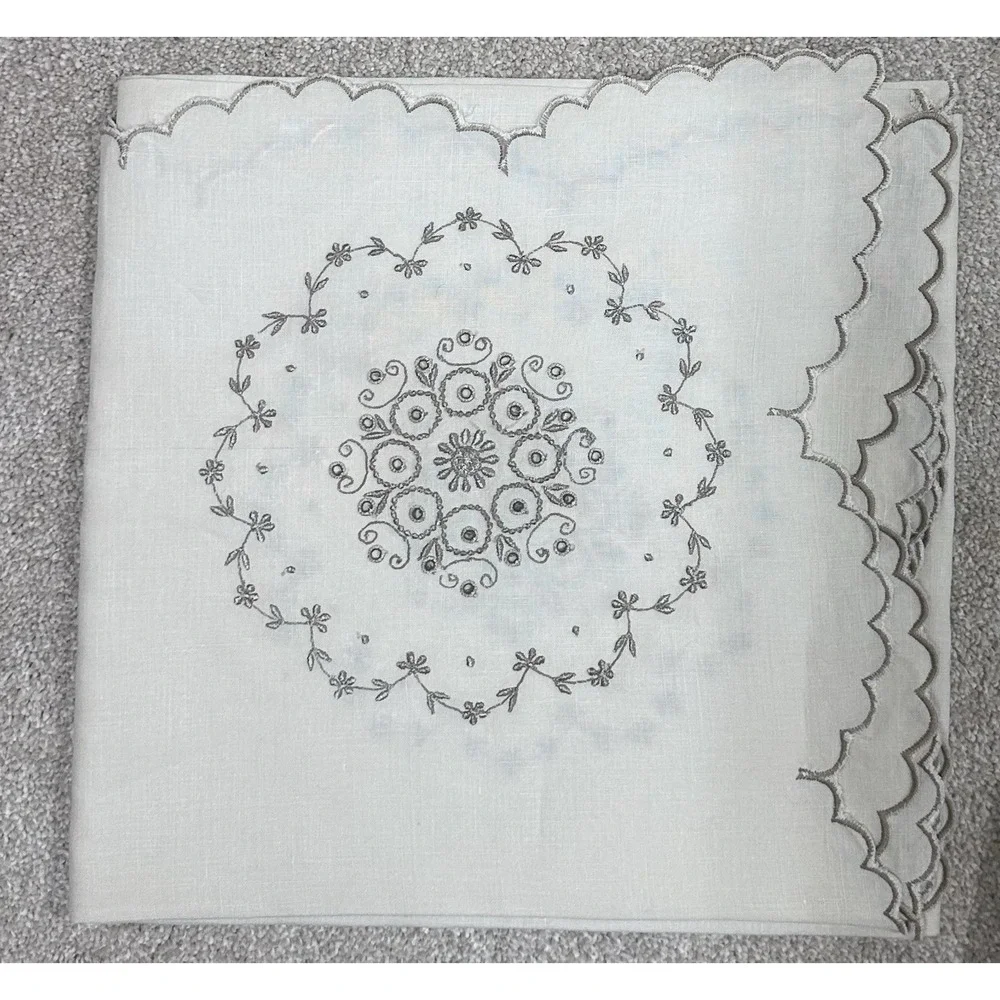 Vintage Irish Embroidered Supper Set Table Cloth With 6 Napkins scalloped edges
